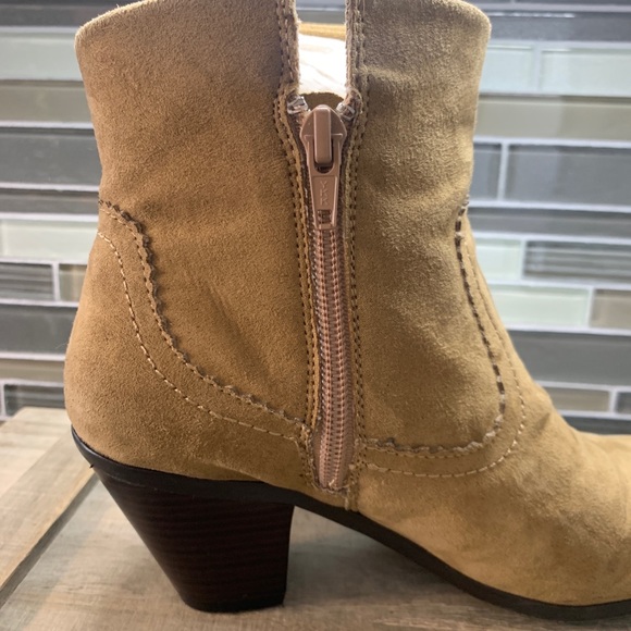 Maurice Fashions Beige Faux Suede Fringe Ankle Bootie Boots Woman's Shoe Size 6 - Picture 12 of 12